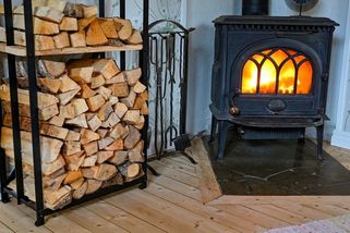 Domácí pohoda u zapáleného krbu škodí planetě víc než moderní náklaďák - Seznam Zprávy